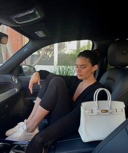 The perfect sneaker doesn’t exi…. Obsessed with these @alo 🥹 (3).jpg