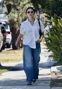 lucy-hale-out-for-lunch-at-all-time-in-los-feliz-07-30-2025-4.jpg