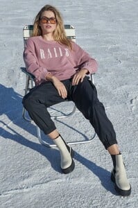 signaturesweatshirt-vintageroserails2_c1581ede-5ba4-4648-825a-8315a7582fee.jpg