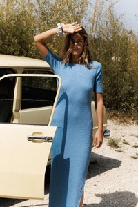 yse-vestiaire-robe-longue-canopee-doree-bleu-pacifique8.webp