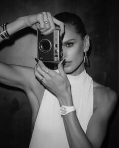 [2025.09.10] izabelgoulart_545264923_18528880804029414_8177165566577202880_n.jpg