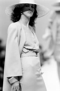 CBurt-MilaSchonSpring-1990-CoutureCollection  (10).jpg