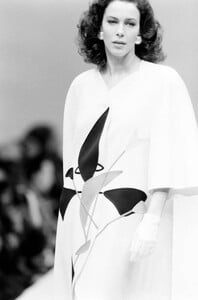 CBurt-MilaSchonSpring-1990-CoutureCollection  (3).jpg