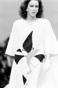 CBurt-MilaSchonSpring-1990-CoutureCollection  (4).jpg