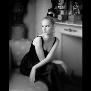 KirstenOwen_TrussardiFW1990_GiovanniGastel_07.jpg
