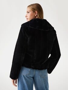 LilouEA - Guess Faux fur jacket4_W0BL0NWDCH0-JBLK-ALT2.jpg