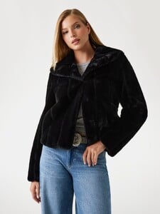 LilouEA - Guess Faux fur jacket4_W0BL0NWDCH0-JBLK.jpg