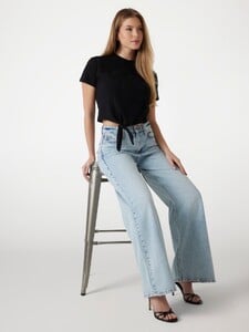 LilouEA - Guess_Cropped boxy logo T-shirt Women-6 - W5GI18I3Z14-JBLK-ALT3.jpg