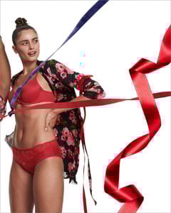 Taylor Marie Hill - Victoria's Secret [2022.11.06].jpg