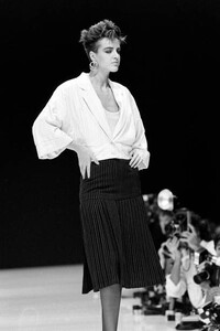 adeIia-Versace Fall 1985 Ready to Wear   (5).jpg