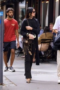 dua-lipa-commands-via-carota-effortless-boho-black-5.jpg