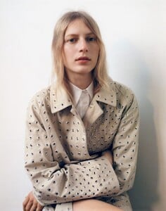 m-le-monde-0322-2019_julia-nobis_by_zoe-ghertner25.jpeg