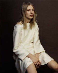 m-le-monde-0322-2019_julia-nobis_by_zoe-ghertner3.jpg