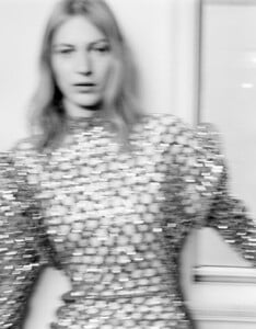 m-le-monde-0322-2019_julia-nobis_by_zoe-ghertner4.jpeg