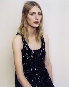 m-le-monde-0322-2019_julia-nobis_by_zoe-ghertner8.jpg