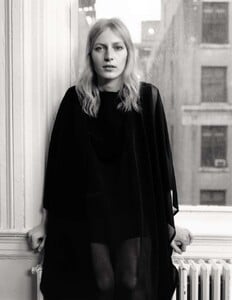 m-le-monde-0322-2019_julia-nobis_by_zoe-ghertner9.jpg