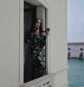 sofia-carson-for-armani-beauty-2025-2.jpg