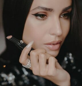 sofia-carson-for-armani-beauty-2025-3.jpg