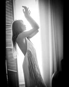 --Muse- @hannahdierks_ Photo- @boris_bethge #windowlight #fensterlicht #portrait #bnw #sensual #(2).jpg