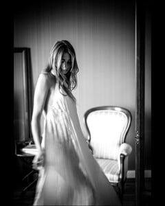 --Muse- @hannahdierks_ Photo- @boris_bethge #windowlight #fensterlicht #portrait #bnw #sensual #(4).jpg