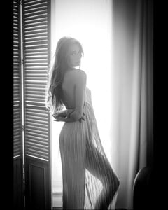 --Muse- @hannahdierks_ Photo- @boris_bethge #windowlight #fensterlicht #portrait #bnw #sensual #.jpg