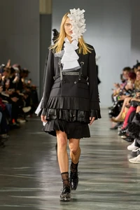 00007-noir-kei-ninomiya-spring-2026-ready-to-wear-credit-gorunway.webp