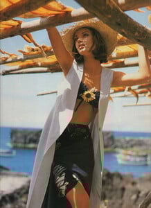 12-ELLEGR-Aug-1993-m.AnaCristinadeOliveira-ph.HarrisChristopoulos.jpg
