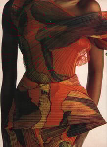 13-ELLEGR-Mar-1989-m.UnkNaomiCampbell-ph.GillesBensimon.jpg