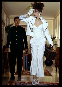 13-harpers-bazaar-haute-couture-daytime-star-arriving.webp