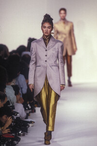 1526069373_RomeoGigli1990WomenRTW69.jpg.a74a618858aba581d6b3314342945df2.jpg