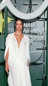 [2025.09.29] sofiaresing_3732496719322928587.jpg