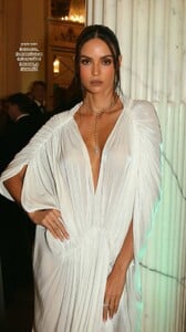[2025.09.29] sofiaresing_3732505107226262051.jpg