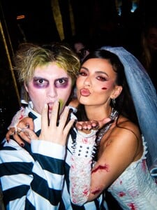[2025.10.23] victoriajustice_568652159_18628388929006824_4312534787368403129_n.jpg