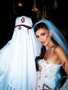 [2025.10.23] victoriajustice_569390854_18628388920006824_8451304116287668808_n.jpg