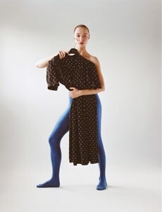 651449703_phoebe-dynevor-8.jpg