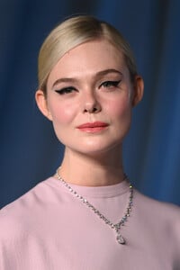 652840008_hqcelebcorner-net_07.jpg