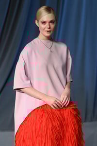 652840012_hqcelebcorner-net_09.jpg