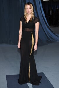 652963664_hqcelebcorner-net_04.jpg