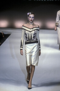 Blumarine 1998 Women RTW 151.jpg
