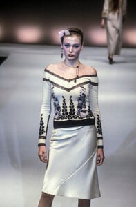 Blumarine 1998 Women RTW 152.jpg