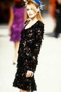 Chanel 1996 Women RTW 128.jpg