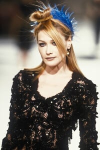 Chanel 1996 Women RTW 129.jpg
