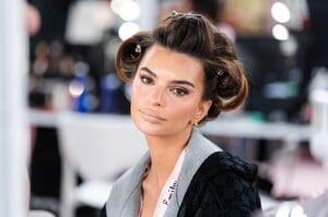  Emily Ratajkowski_ Victoria Secret  Show 2025_N.Y_ 15-10-2025 (21).jpg