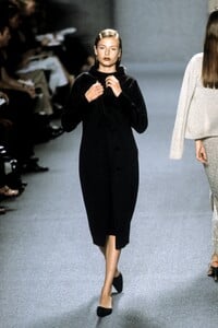 Halston 1998 Women RTW 1.jpg