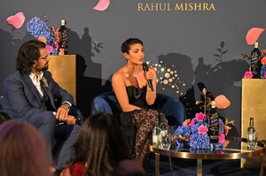 Johnnie_Walker_Blue_Hosts_Evening_Celebration_With_Designer___Collaborator_Rahul_Mishra_-_Bl_282429.jpg
