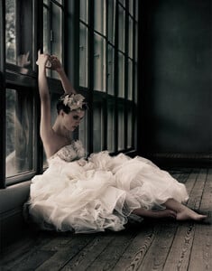 JosefinHedstrom_CondeNastBridesUK_CarlBengtsson_02.jpg