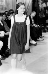 LaetitiaCasta_ChanelCruise1994_04.jpg
