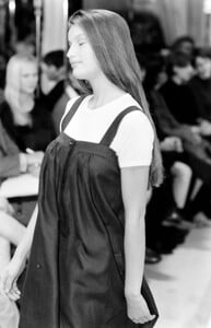 LaetitiaCasta_ChanelCruise1994_05.jpg