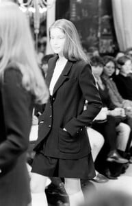 LaetitiaCasta_ChanelCruise1994_08.jpg