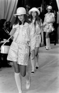 LaetitiaCasta_ChanelCruise1994_10.jpg